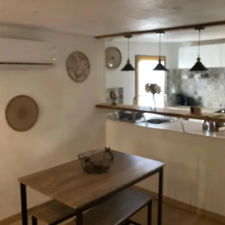 Maison Charmante A Saint-romain, Animaux Acceptes. Saint-Romain (Puy-de-Dome)