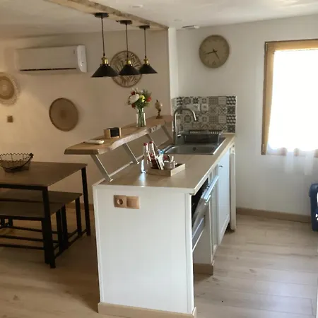 Maison Charmante A Saint-romain, Animaux Acceptes. * Saint-Romain (Puy-de-Dome)