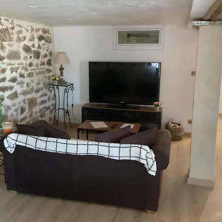 Maison Charmante A Saint-romain, Animaux Acceptes.