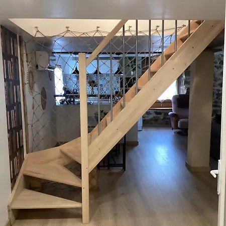 בית נופש Maison Charmante A Saint-romain, Animaux Acceptes. Saint-Romain (Puy-de-Dome)