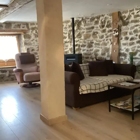 Holiday home Maison Charmante A Saint-romain, Animaux Acceptes.