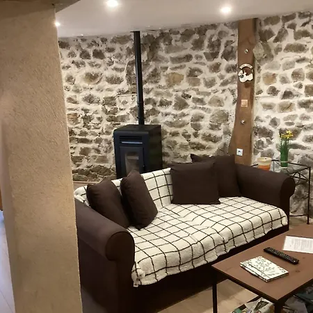 Maison Charmante A Saint-romain, Animaux Acceptes. Holiday home *