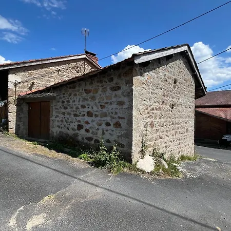 Maison Charmante A Saint-romain, Animaux Acceptes. Saint-Romain (Puy-de-Dome)