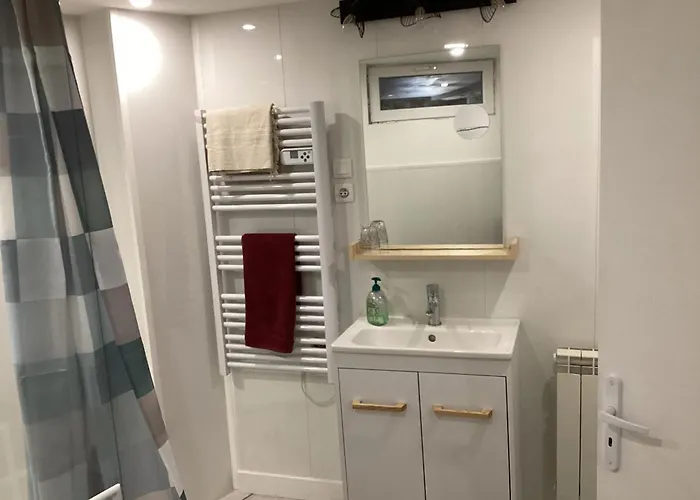 Maison Charmante A Saint-romain, Animaux Acceptes. Holiday home