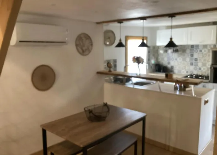 Maison Charmante A Saint-romain, Animaux Acceptes. Saint-Romain (Puy-de-Dome)