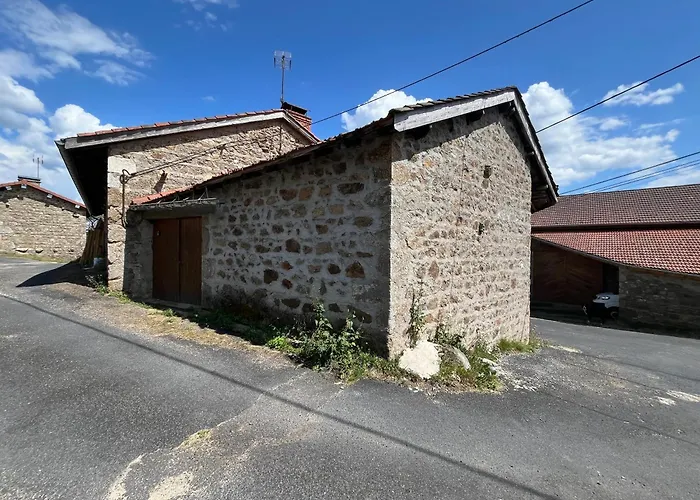 Maison Charmante A Saint-romain, Animaux Acceptes. Saint-Romain (Puy-de-Dome)