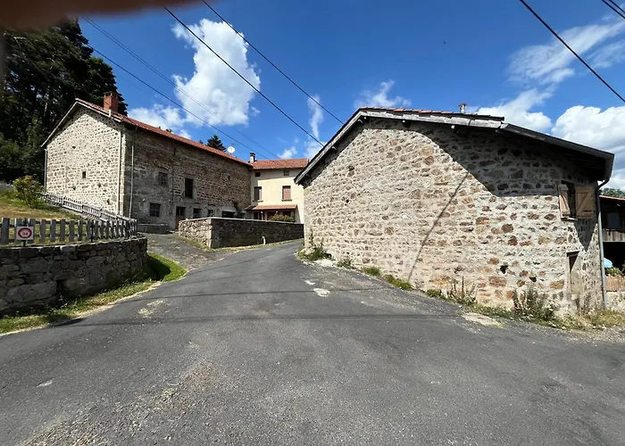 Holiday home Maison Charmante A Saint-romain, Animaux Acceptes. *